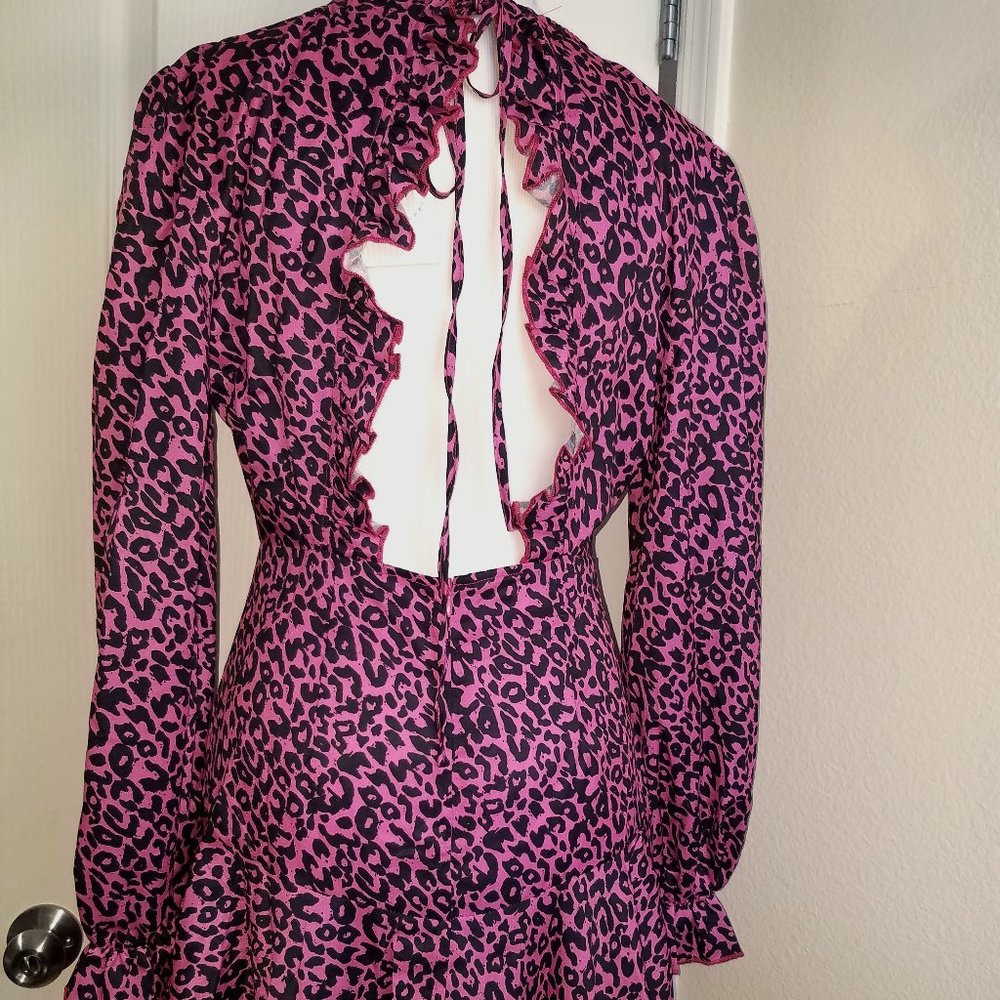 Bella Barnett Pink Black Cheetah Ruffle Open Back V Neck Dress Medium NEW